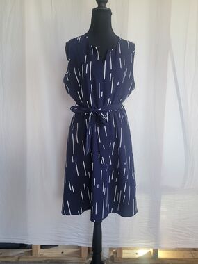 Sleeveless Navy Blue Printed Belted Dress